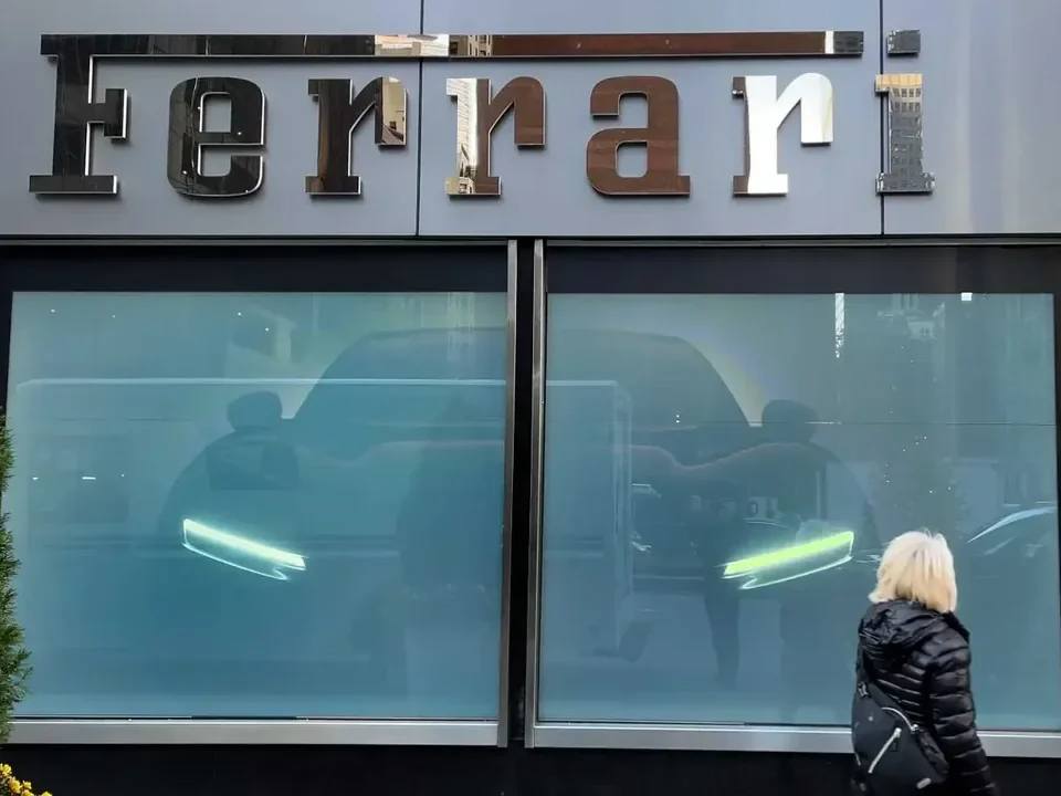 Ferrari Purosangue presentation in New York using smart glass projection