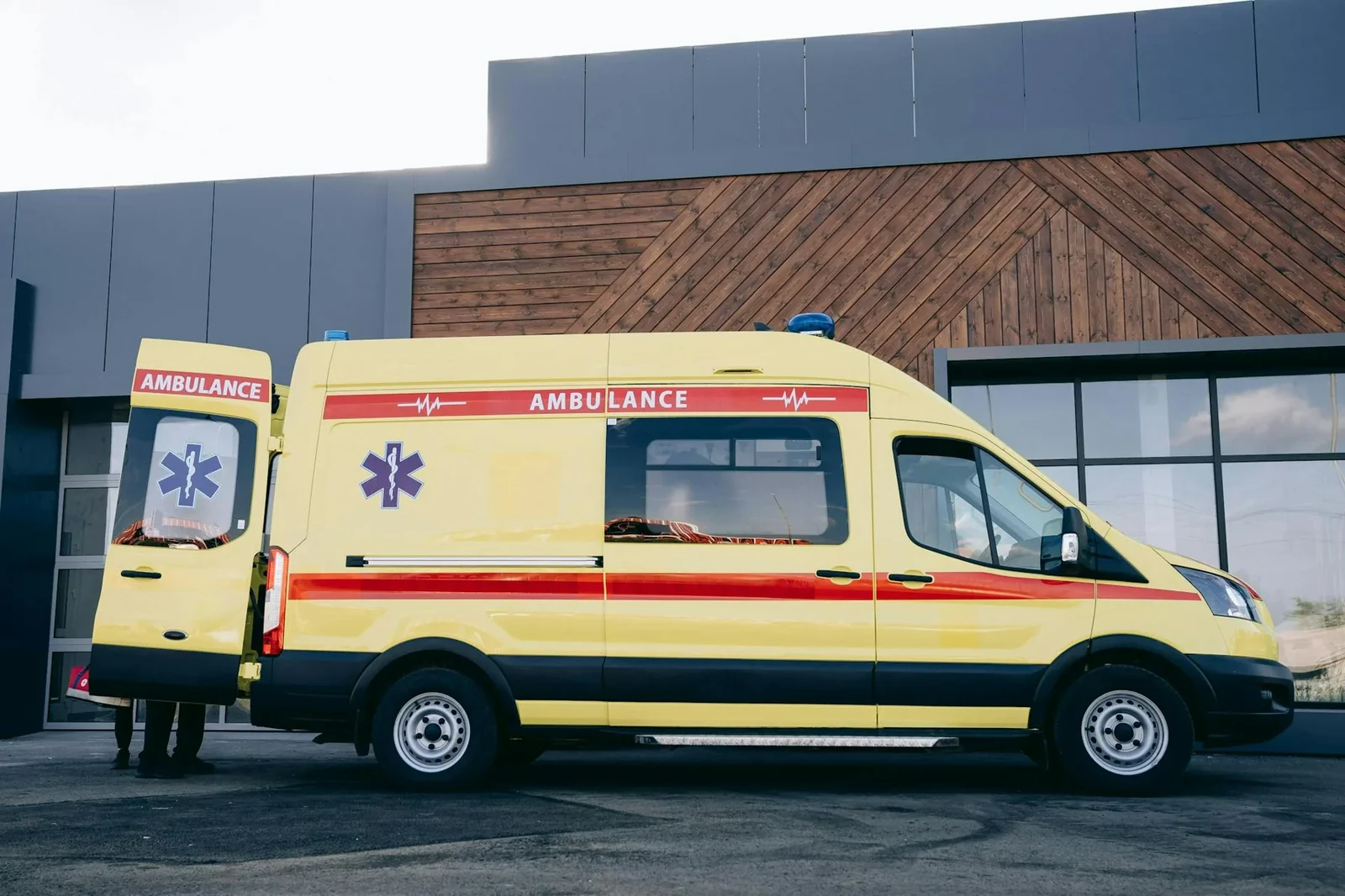 Smart Glass in Ambulance: How Smart Glass Technologies is Revolutionizing Patient Care