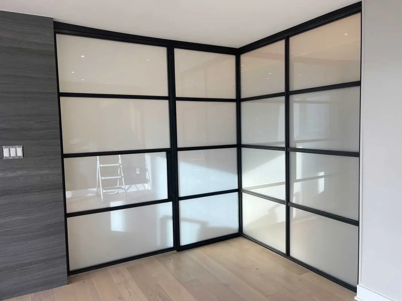 Steel-Look Grid Frames